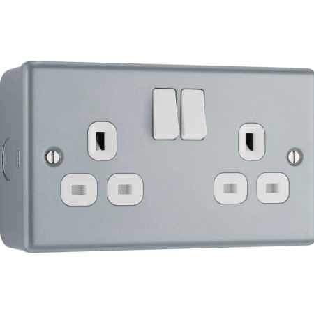 MC522 BG Metal Clad 13A 2 Gang Switched Socket - Commercial & Industrial Grade